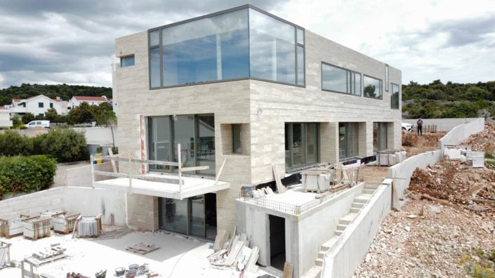 Image No.10-4 Bed Property for sale