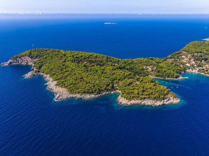 Image No.10-3 Bed Property for sale