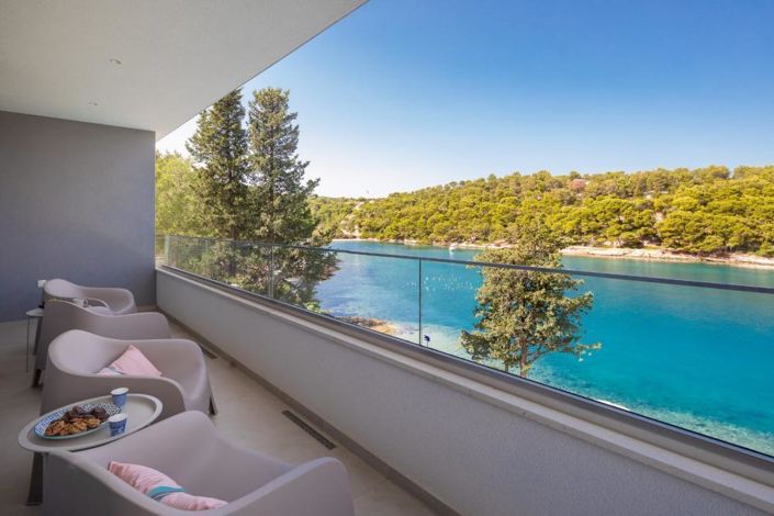 Image No.22-6 Bed Property for sale