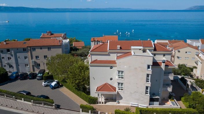 Image No.12-12 Bed Property for sale