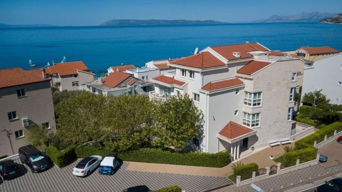 Image No.13-12 Bed Property for sale