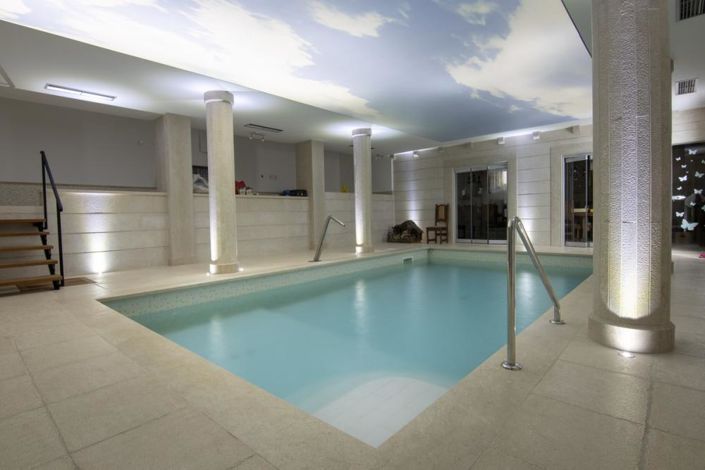 Image No.14-12 Bed Property for sale