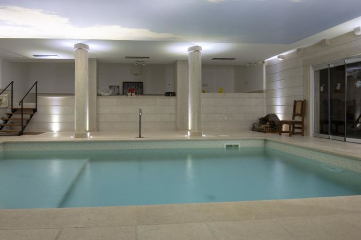 Image No.15-12 Bed Property for sale