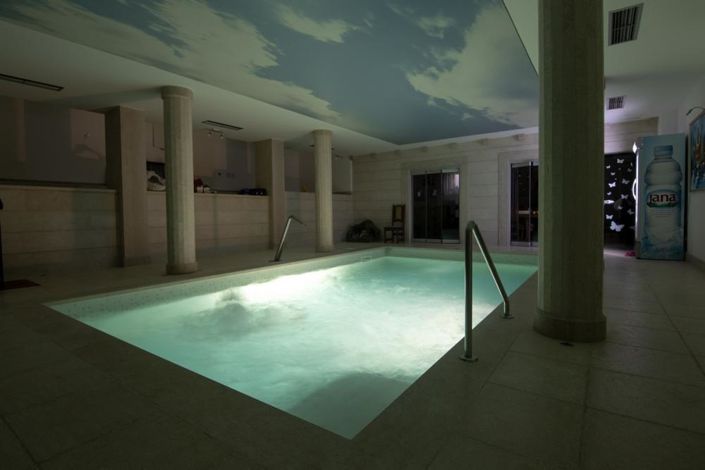 Image No.18-12 Bed Property for sale