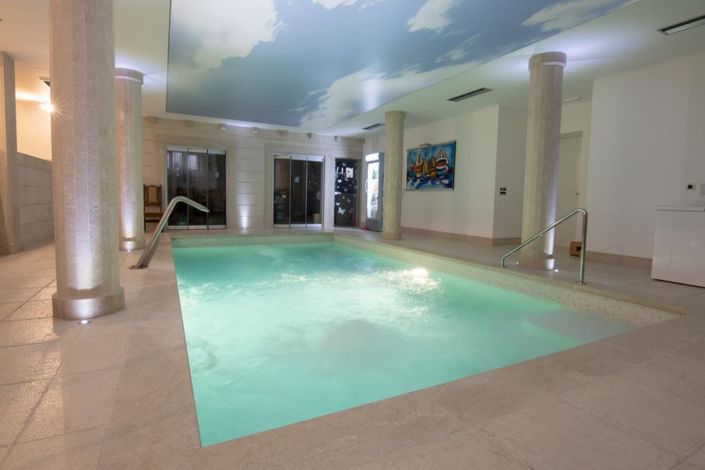 Image No.20-12 Bed Property for sale