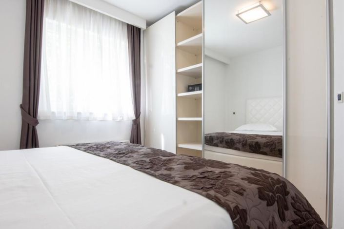 Image No.24-12 Bed Property for sale