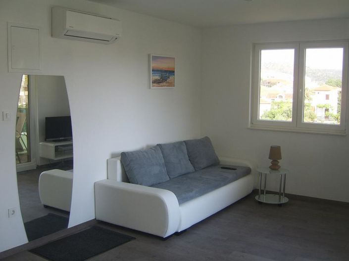 Image No.11-8 Bed Property for sale