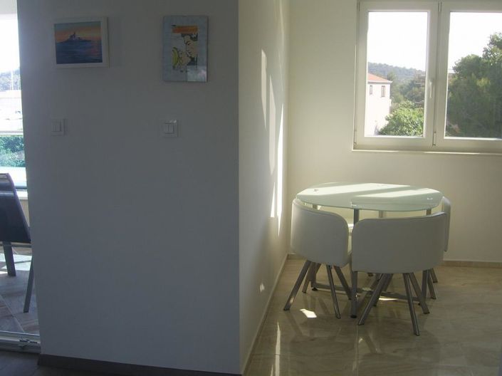 Image No.14-8 Bed Property for sale