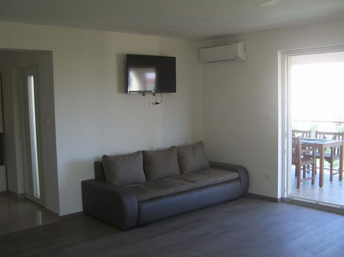 Image No.16-8 Bed Property for sale