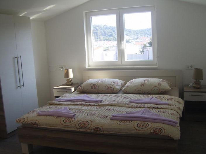 Image No.23-8 Bed Property for sale