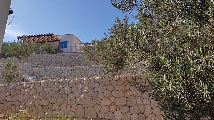 Image No.13-17 Bed Property for sale