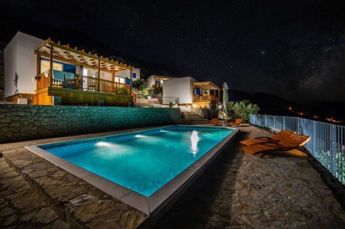 Image No.15-17 Bed Property for sale