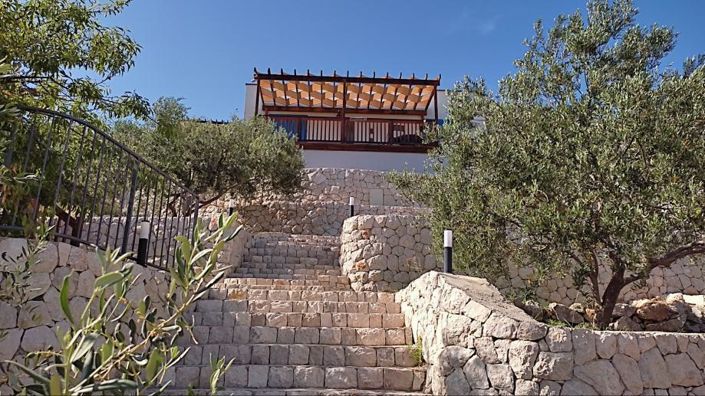 Image No.17-17 Bed Property for sale