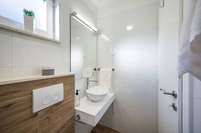 Image No.18-17 Bed Property for sale