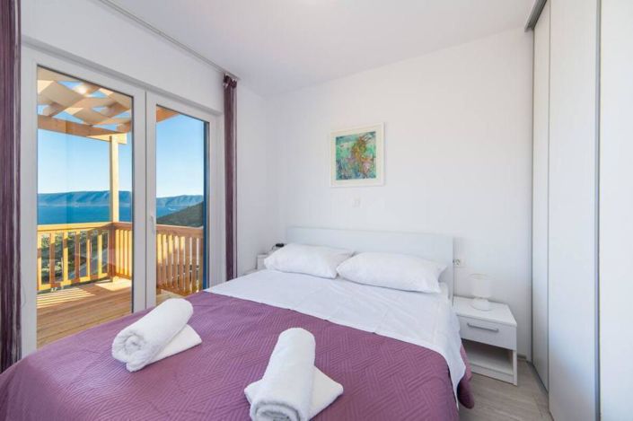 Image No.22-17 Bed Property for sale