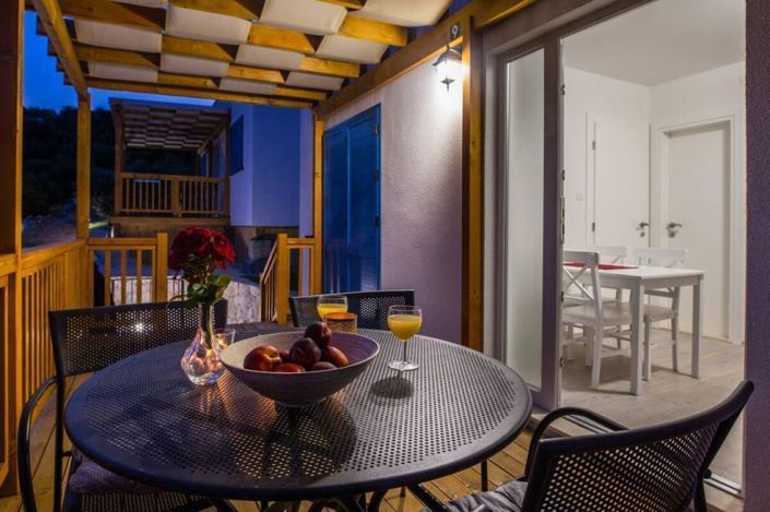 Image No.24-17 Bed Property for sale