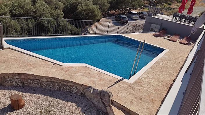 Image No.4-17 Bed Property for sale