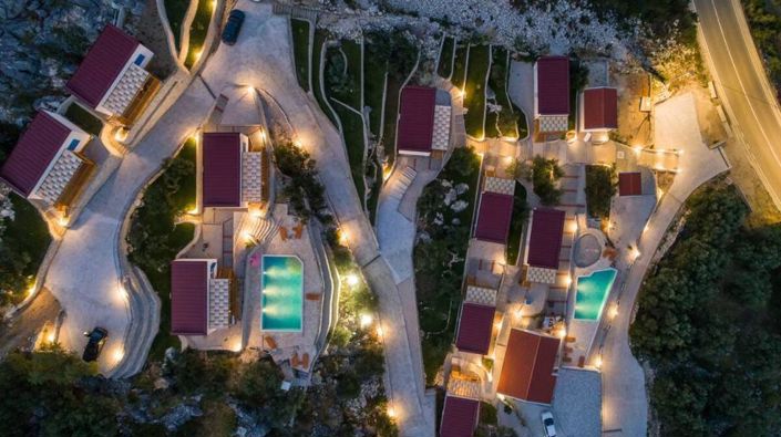 Image No.9-17 Bed Property for sale