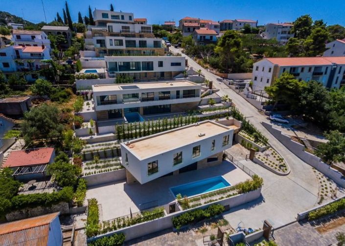 Image No.14-4 Bed Property for sale