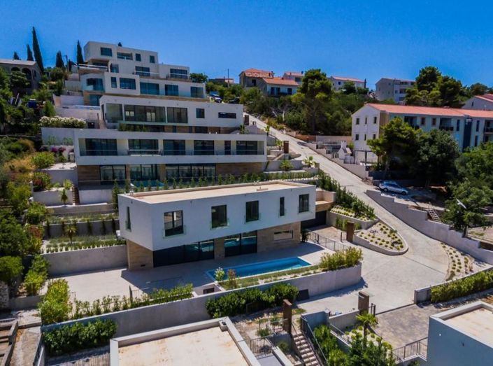 Image No.15-4 Bed Property for sale