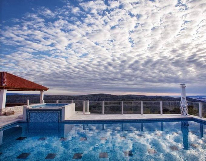 Image No.2-6 Bed Property for sale