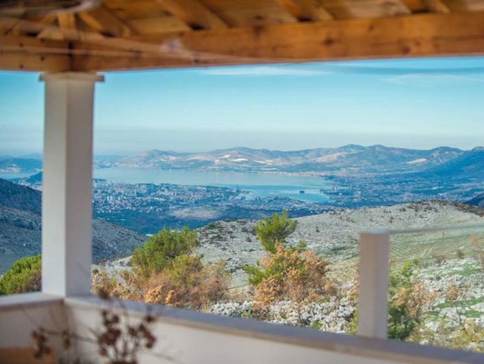 Image No.3-6 Bed Property for sale