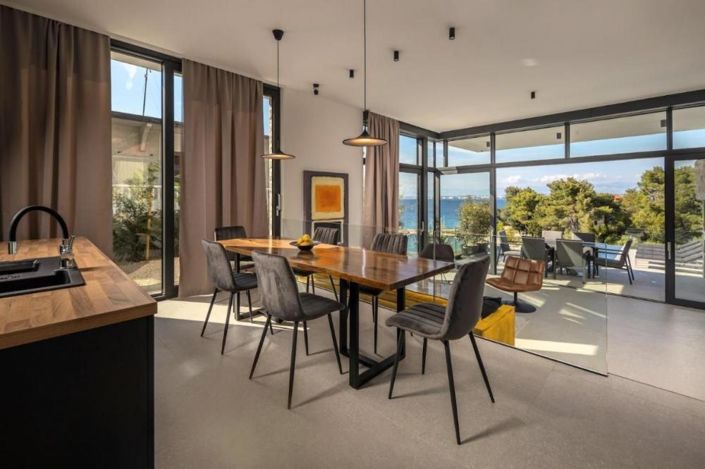 Image No.13-3 Bed Property for sale