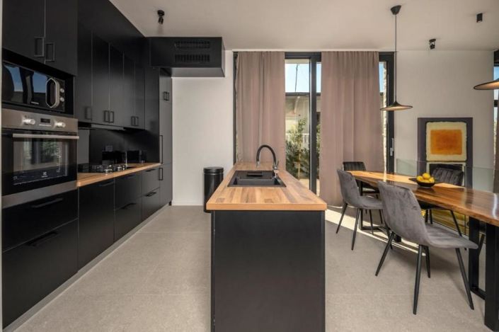 Image No.14-3 Bed Property for sale