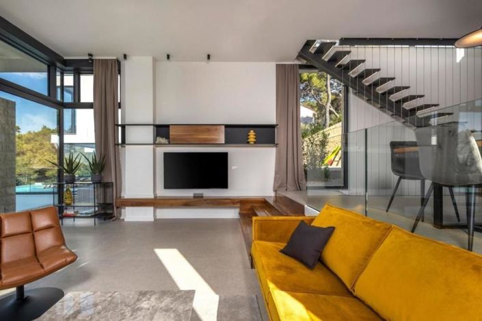 Image No.16-3 Bed Property for sale