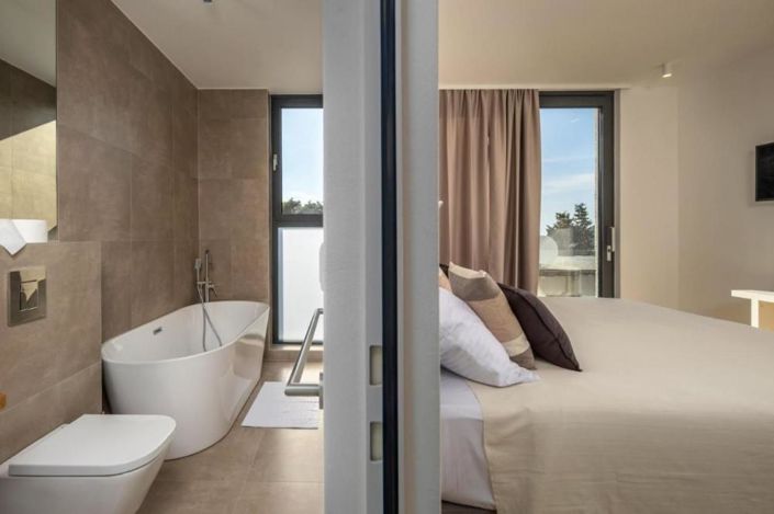 Image No.20-3 Bed Property for sale