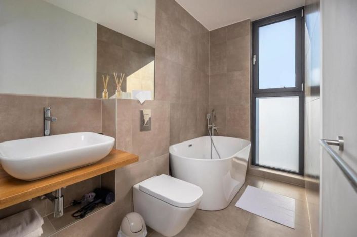 Image No.21-3 Bed Property for sale