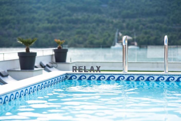 Image No.10-7 Bed Property for sale