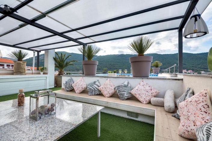 Image No.11-7 Bed Property for sale