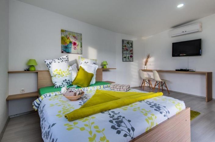 Image No.23-7 Bed Property for sale