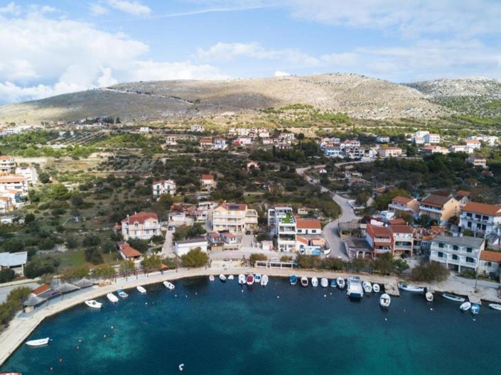 Image No.25-7 Bed Property for sale