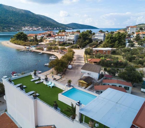 Image No.3-7 Bed Property for sale