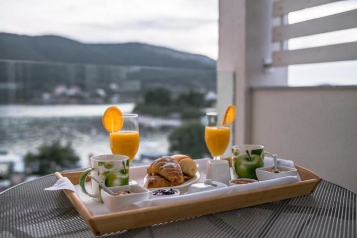 Image No.8-7 Bed Property for sale