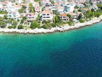 1 - Ciovo, Property