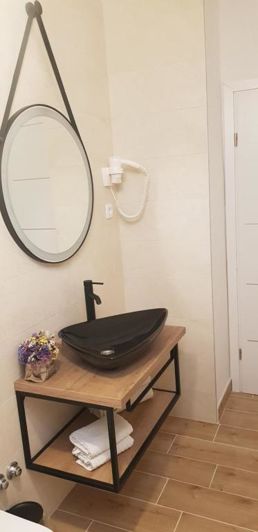 Image No.16-8 Bed Property for sale