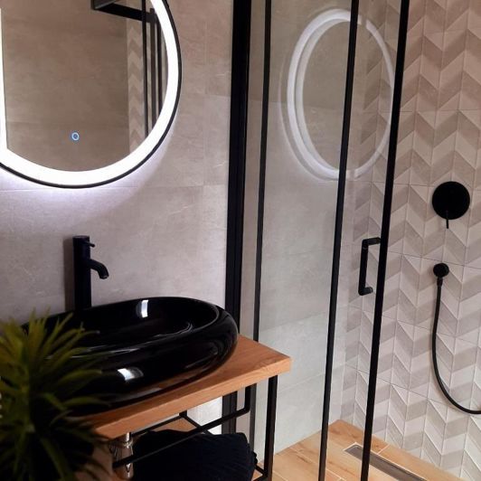 Image No.19-8 Bed Property for sale