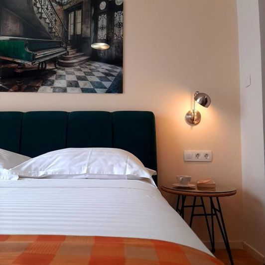 Image No.24-8 Bed Property for sale