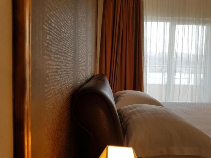 Image No.25-8 Bed Property for sale