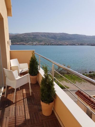 Image No.3-8 Bed Property for sale