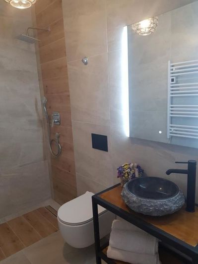 Image No.8-8 Bed Property for sale