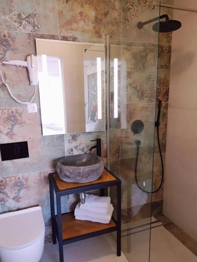 Image No.9-8 Bed Property for sale