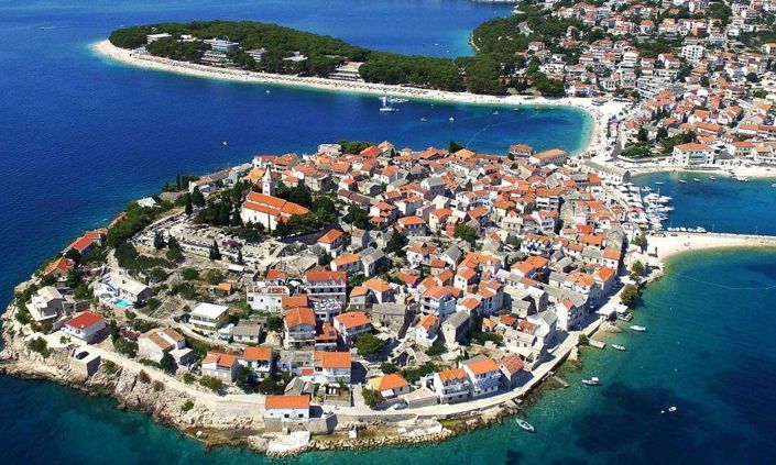 Image No.12-8 Bed Property for sale