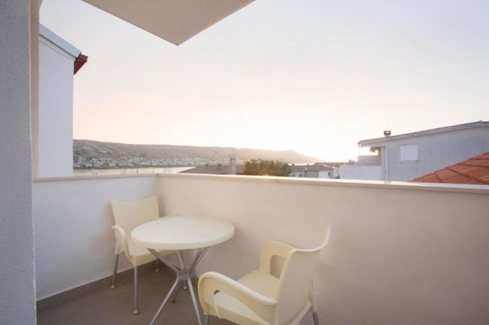 Image No.17-19 Bed Property for sale