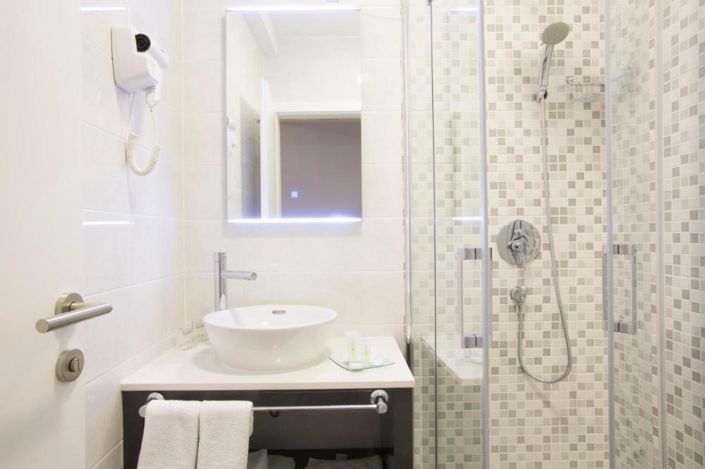 Image No.19-19 Bed Property for sale