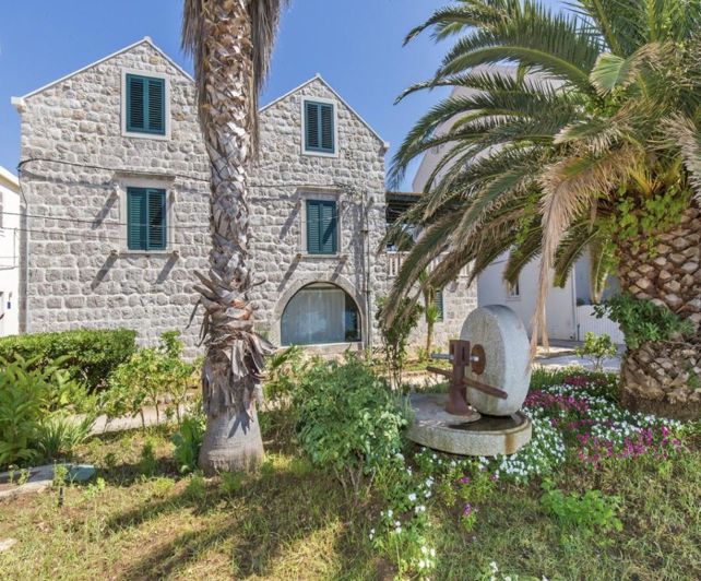 Image No.3-3 Bed Property for sale