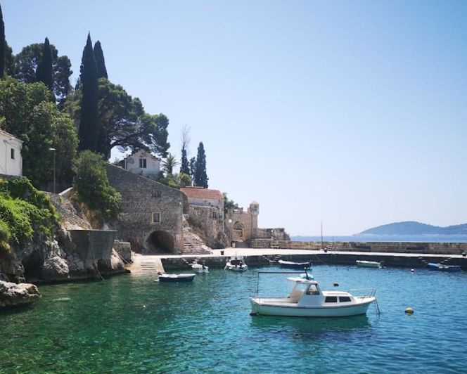 Image No.10-4 Bed Property for sale